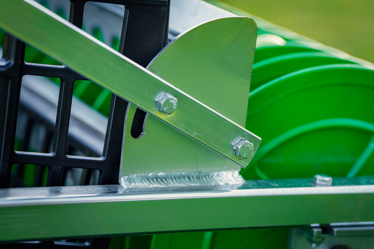 Close-up of the P2 Shag Picker adjustable handle.